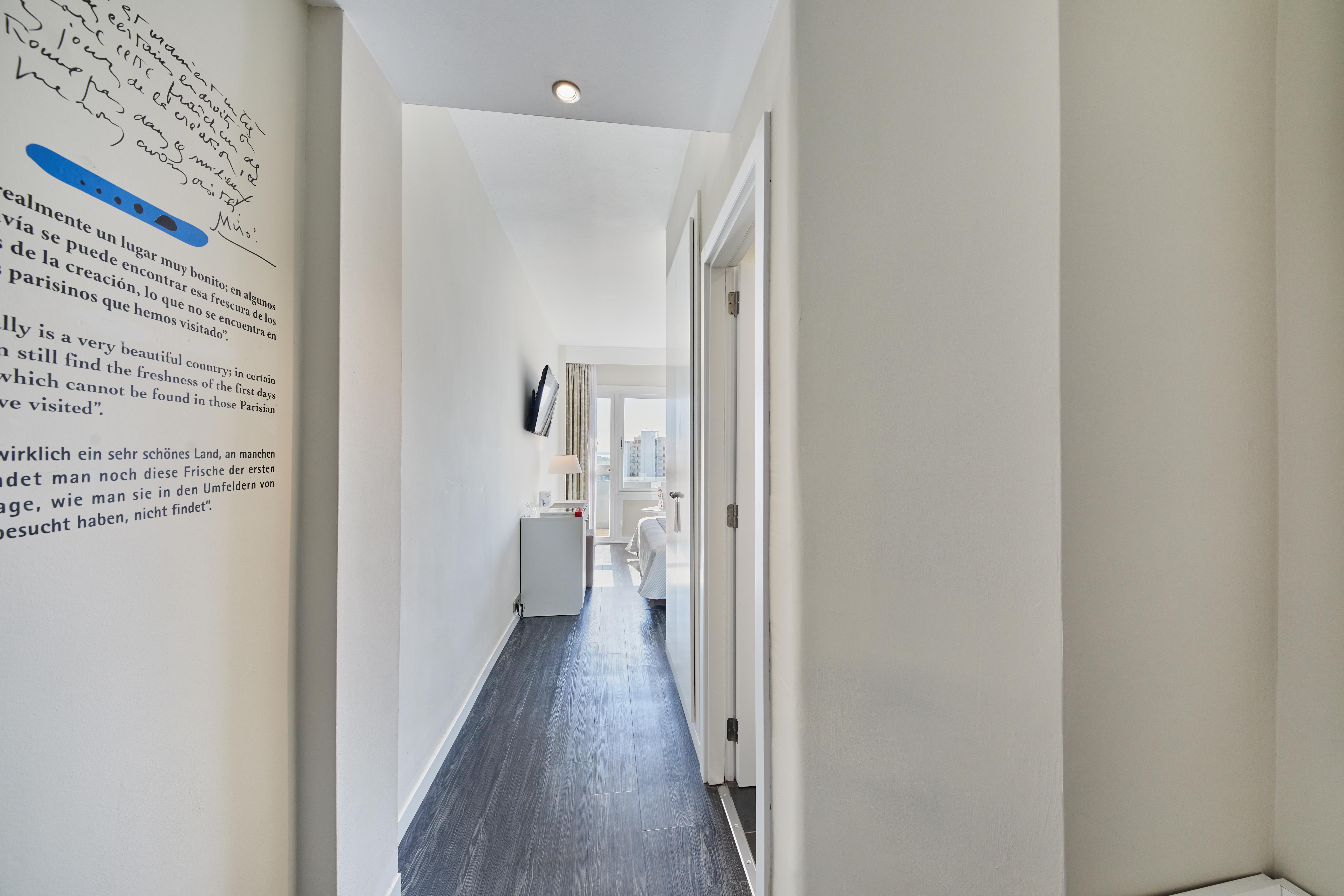 Hotel Joan Miro Museum Palma de Mallorca Exterior photo The hallway of a room at the hotel