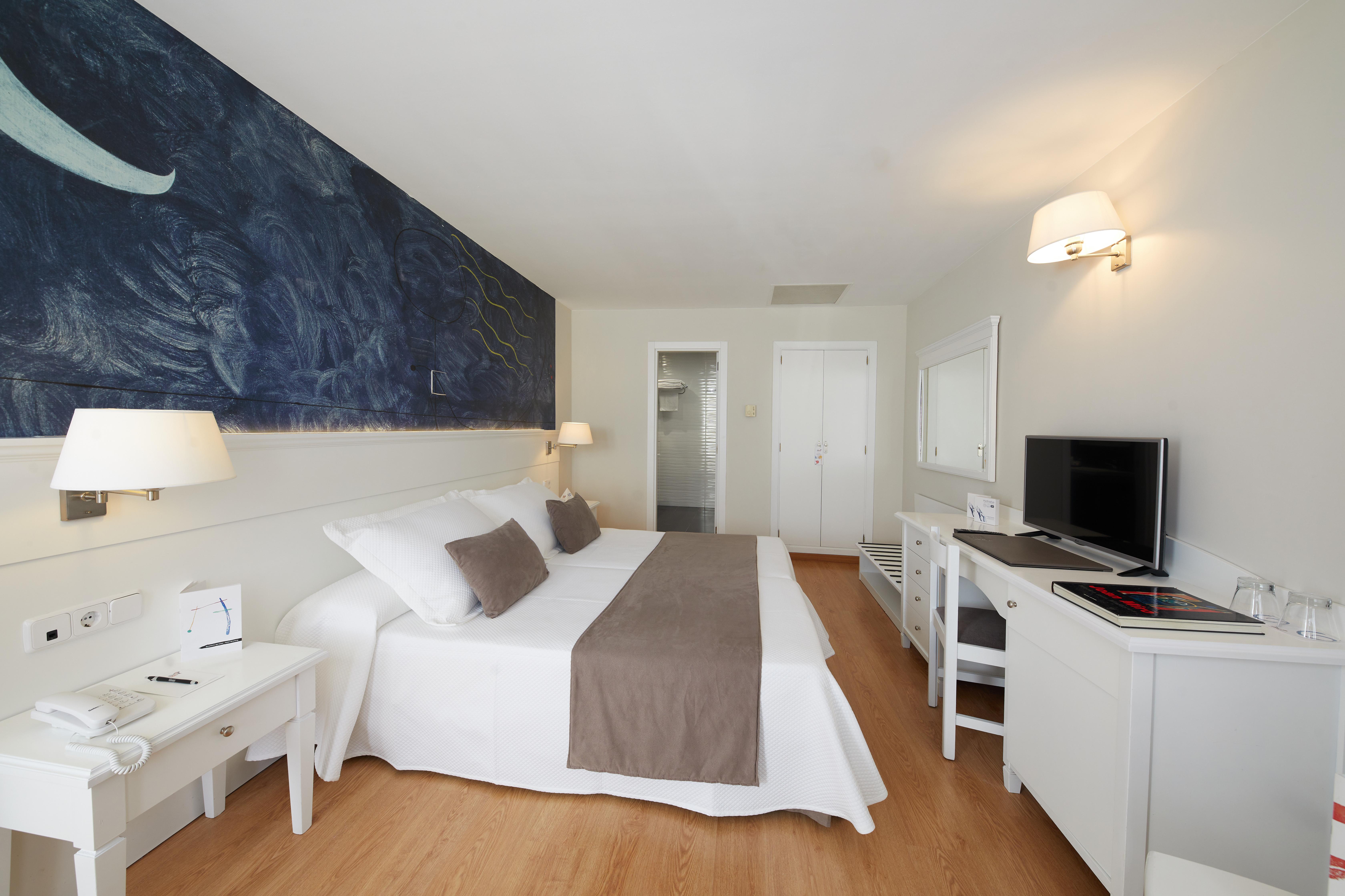 Hotel Joan Miro Museum Palma de Mallorca Exterior photo A room at the hotel