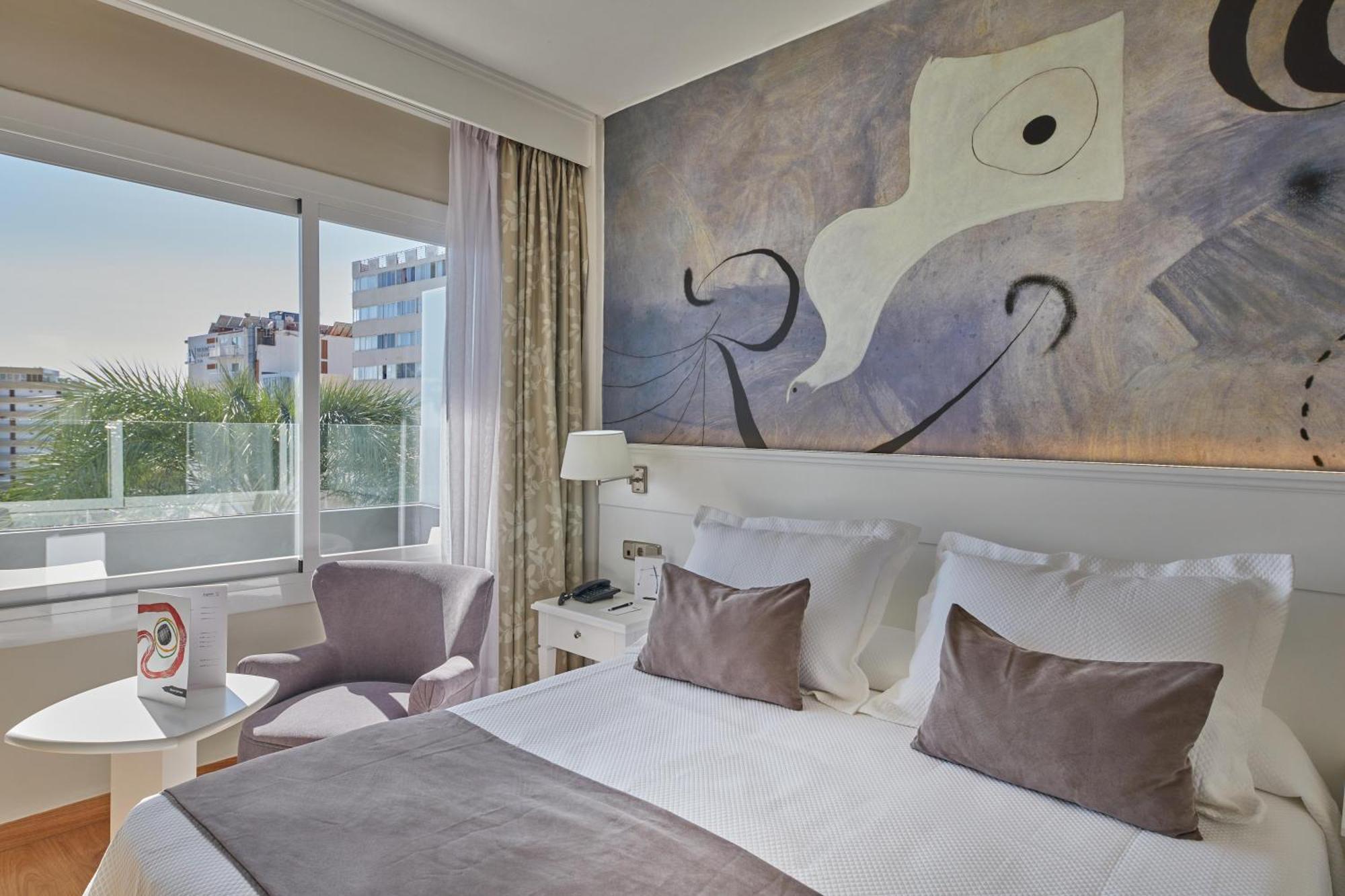 Hotel Joan Miro Museum Palma de Mallorca Exterior photo A room at the hotel